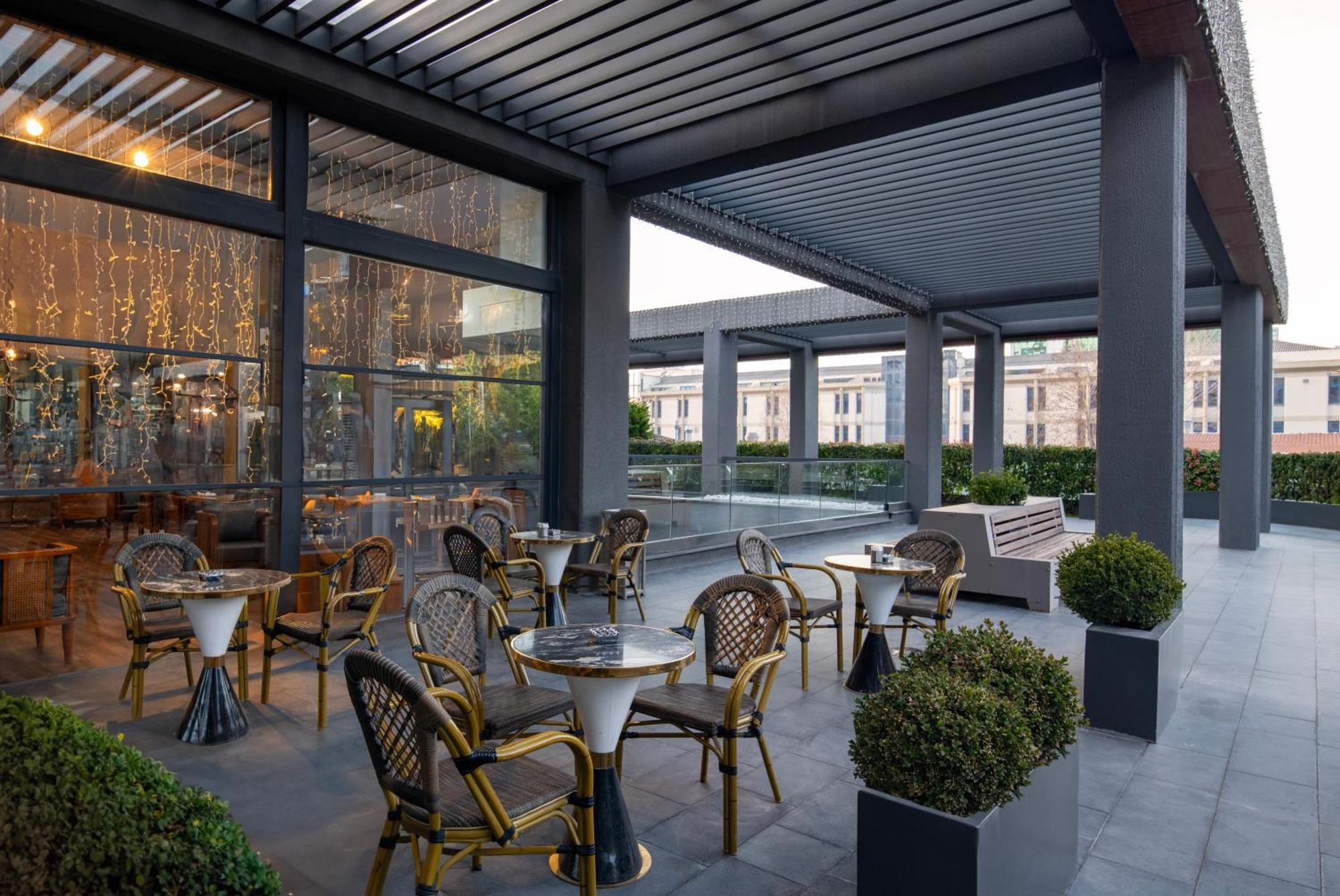 ホテル Movenpick Living Istanbul West エクステリア 写真