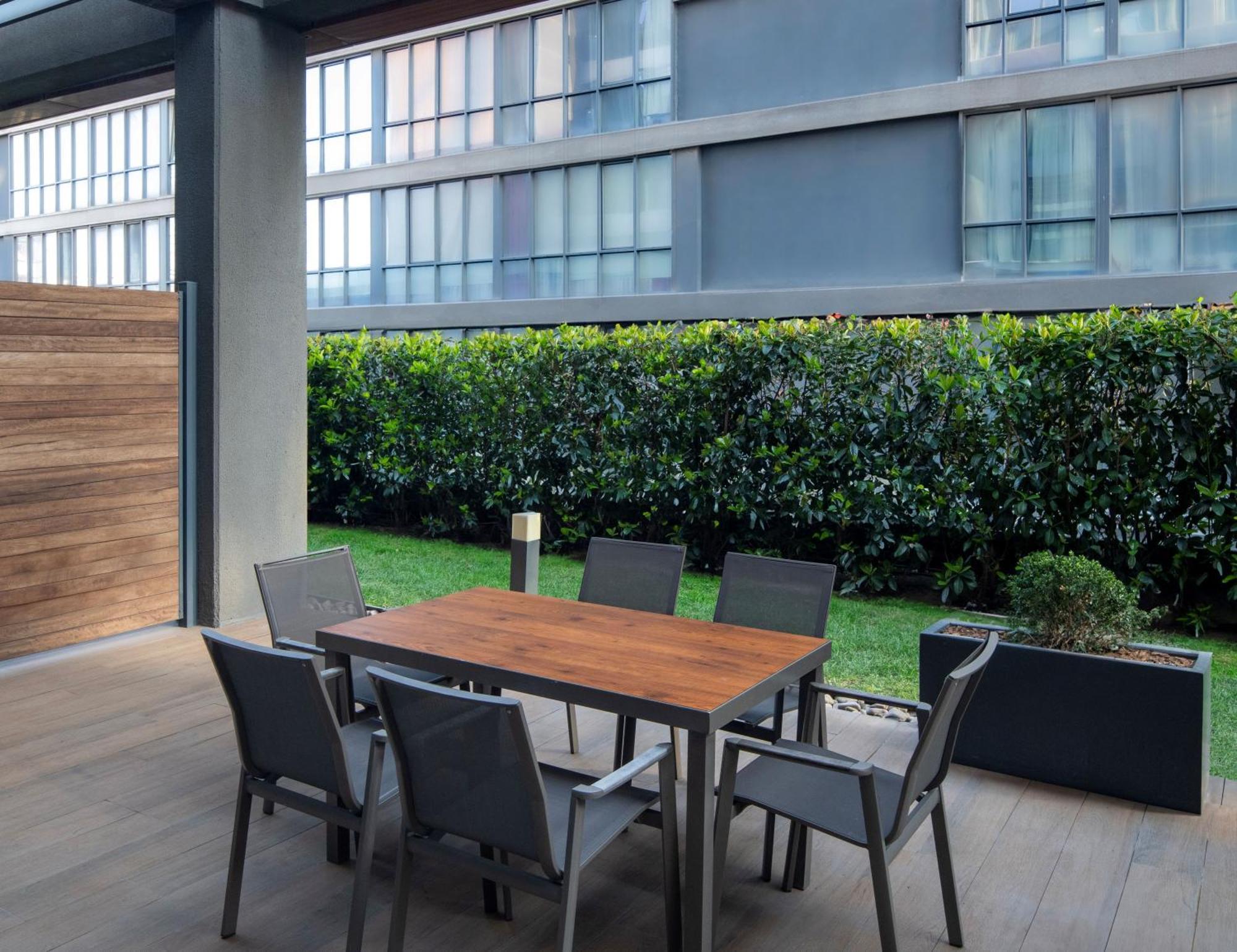 ホテル Movenpick Living Istanbul West エクステリア 写真