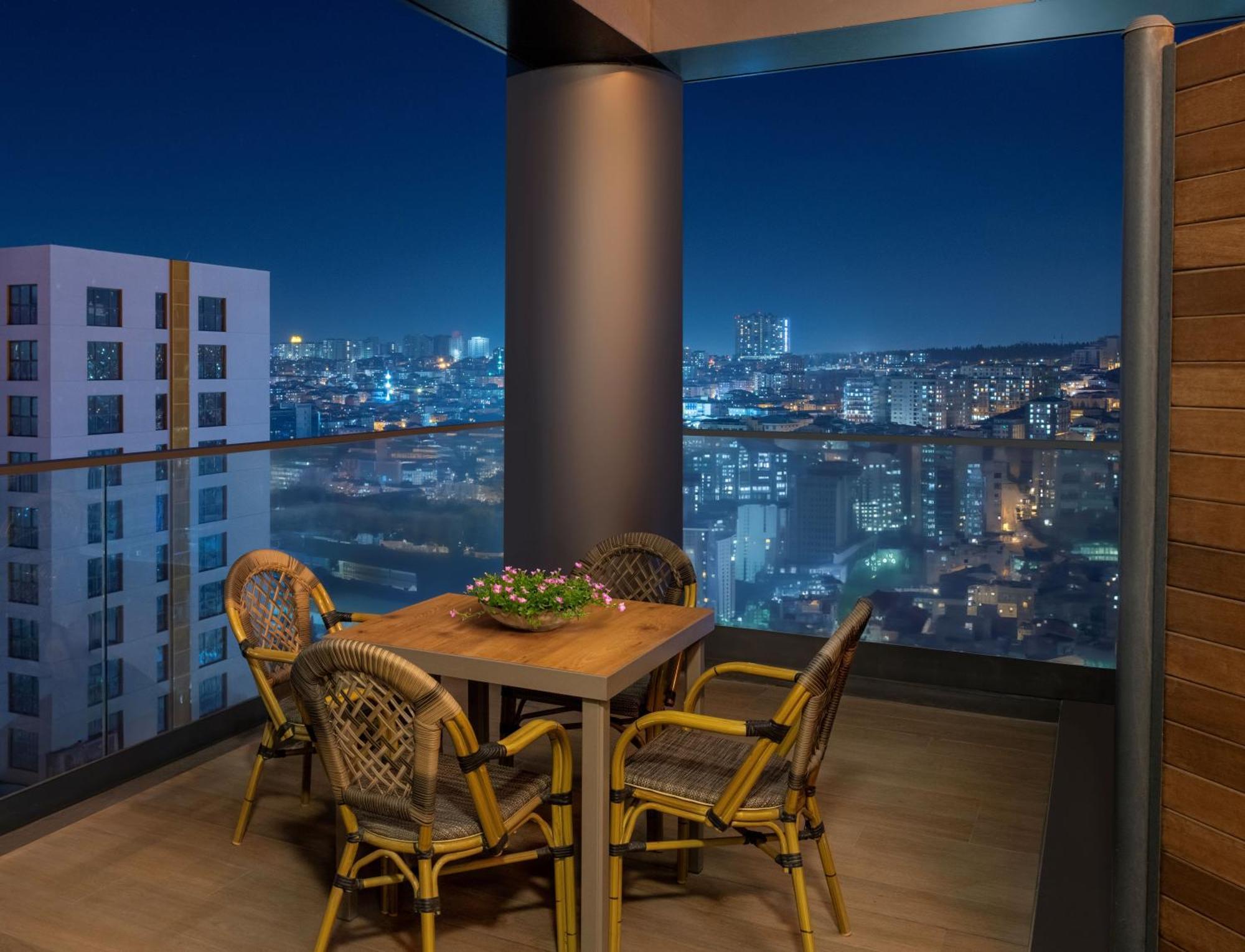 ホテル Movenpick Living Istanbul West エクステリア 写真