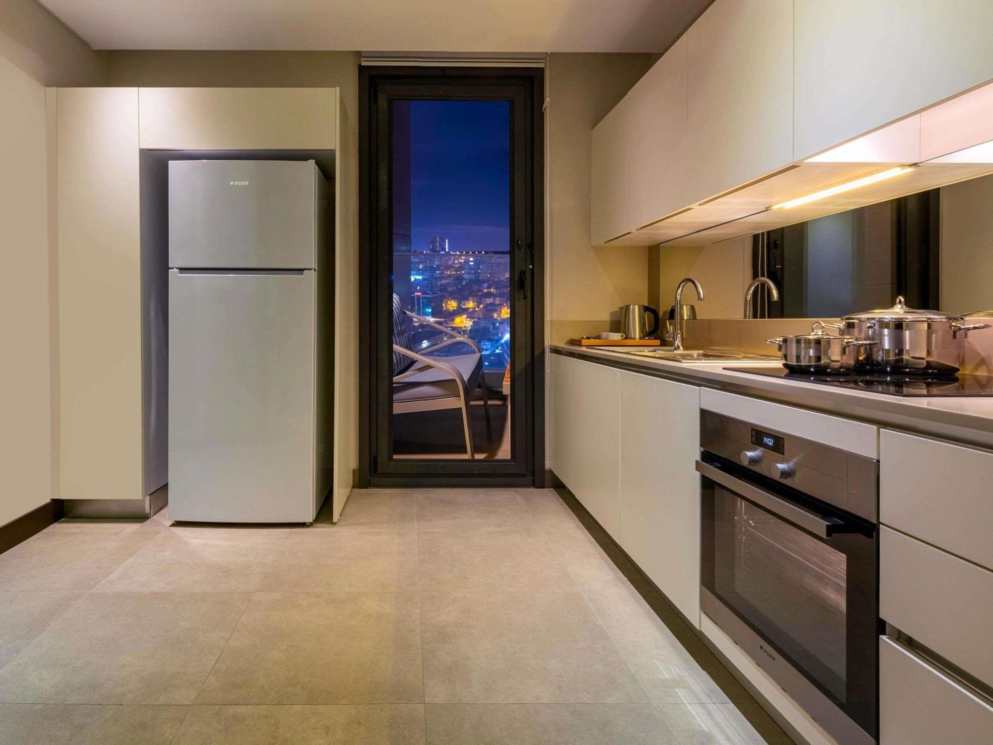 ホテル Movenpick Living Istanbul West エクステリア 写真