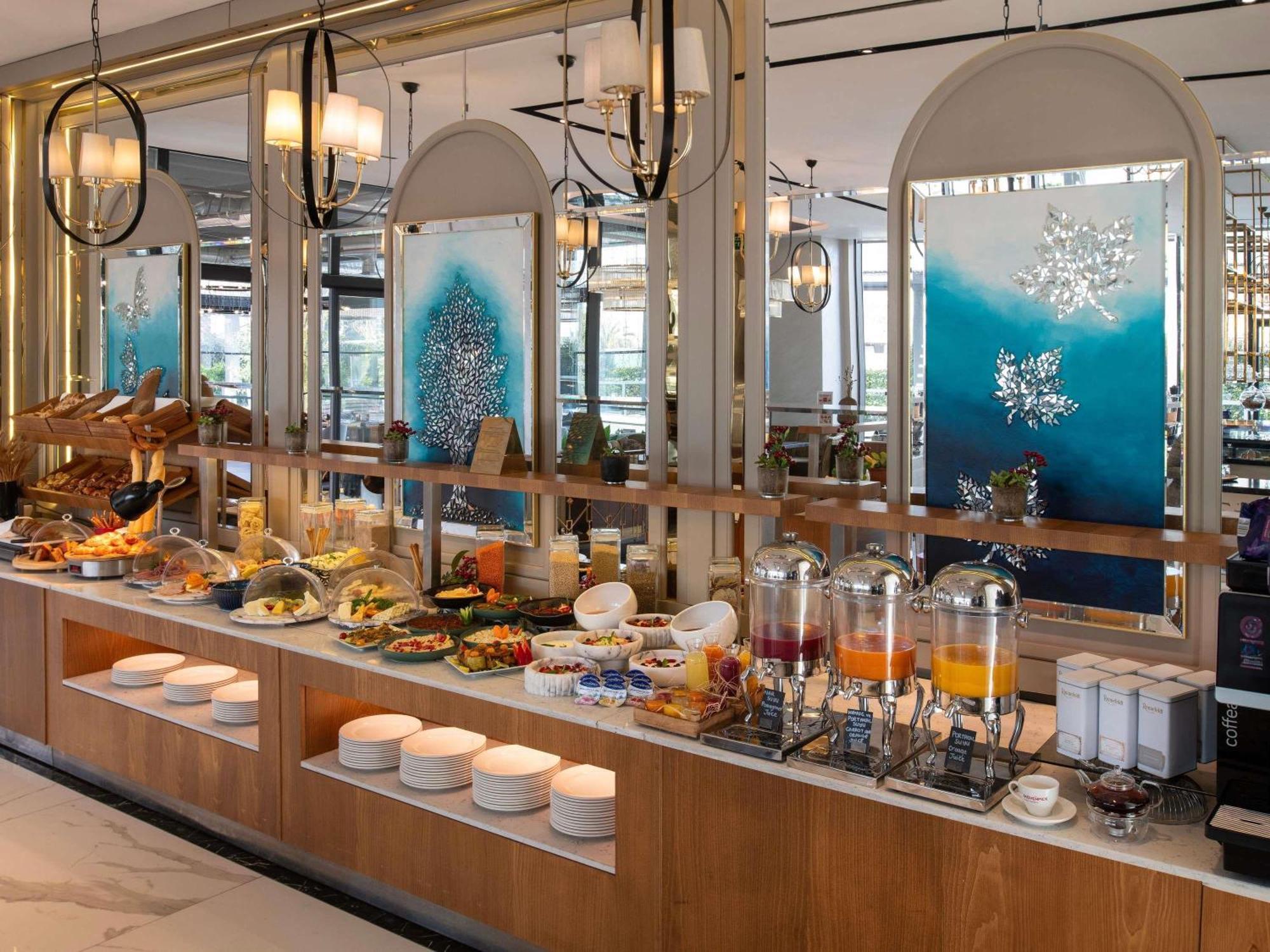 ホテル Movenpick Living Istanbul West エクステリア 写真