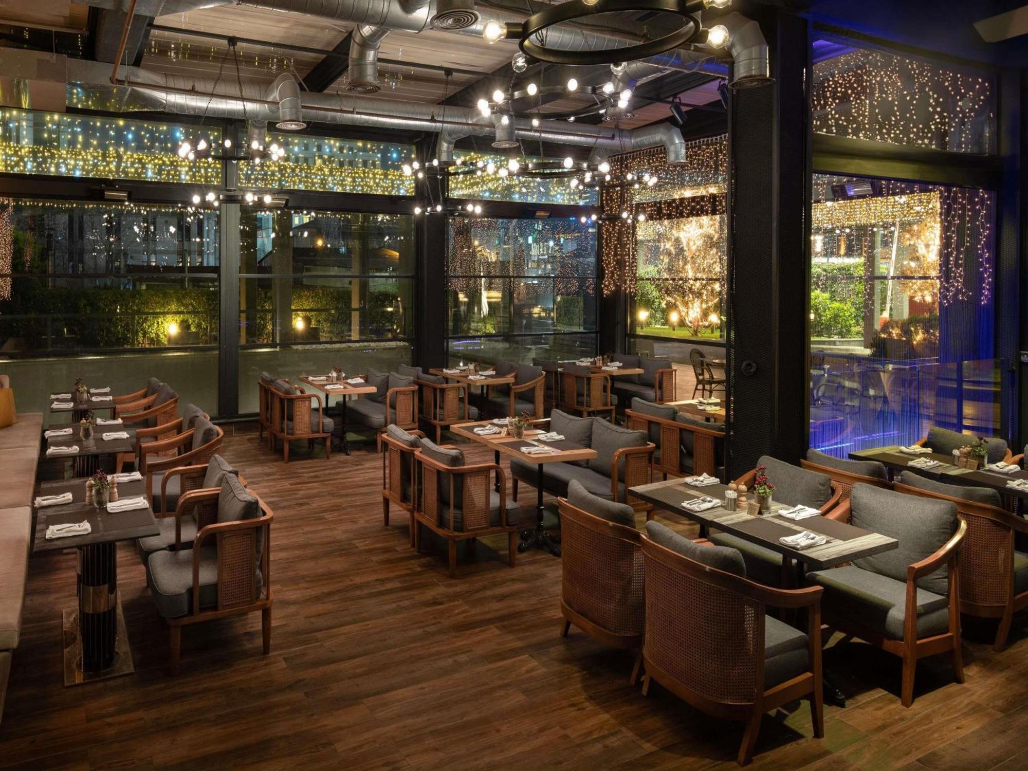 ホテル Movenpick Living Istanbul West エクステリア 写真