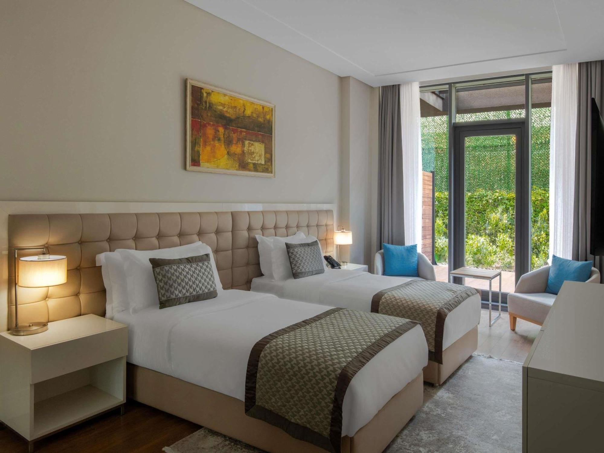 ホテル Movenpick Living Istanbul West エクステリア 写真