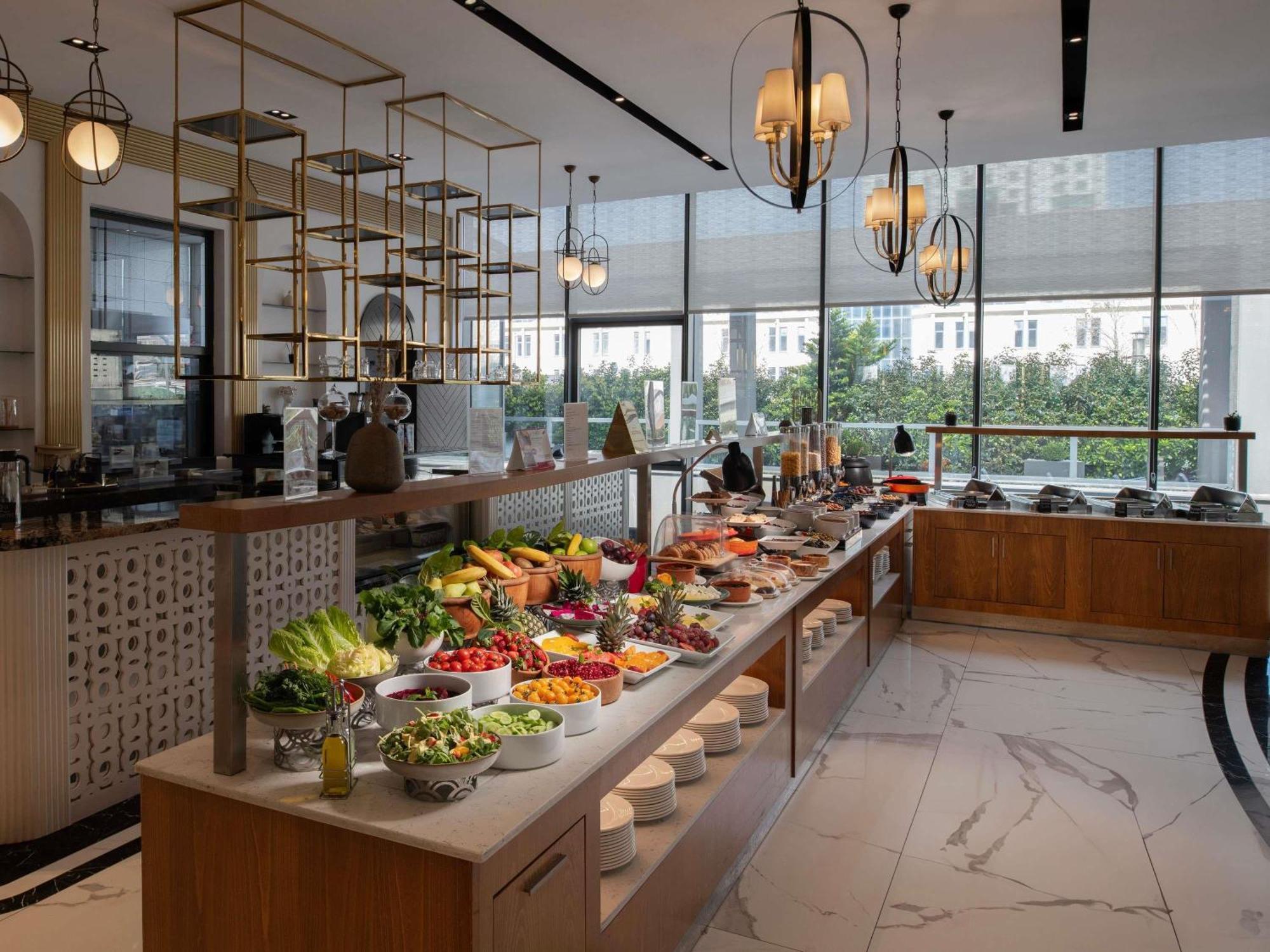 ホテル Movenpick Living Istanbul West エクステリア 写真