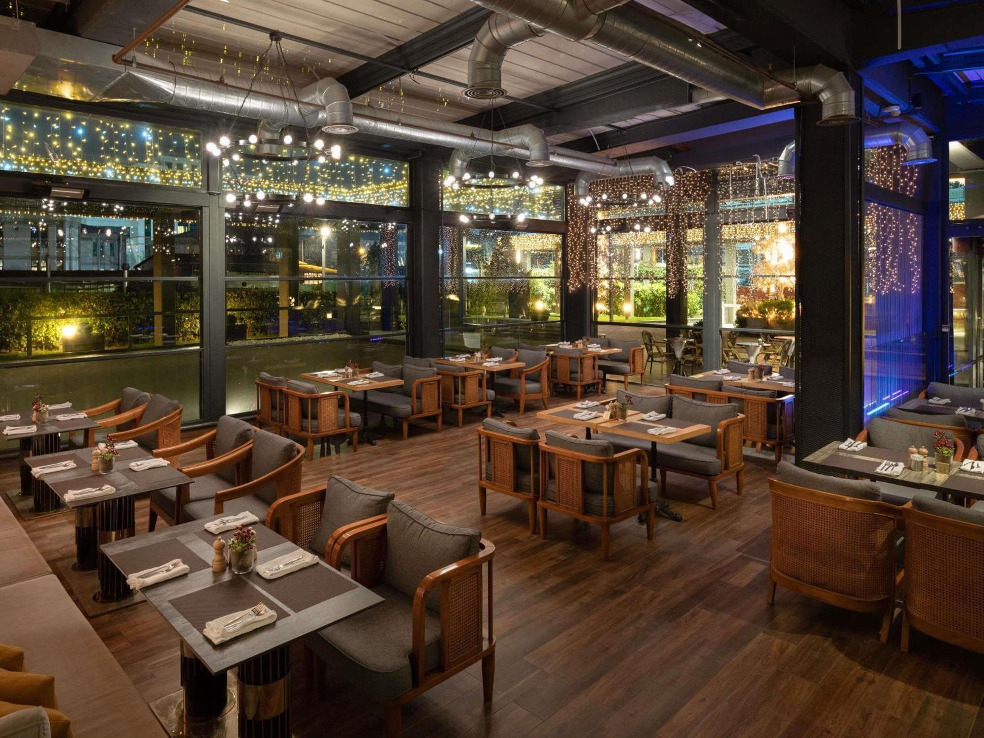 ホテル Movenpick Living Istanbul West エクステリア 写真