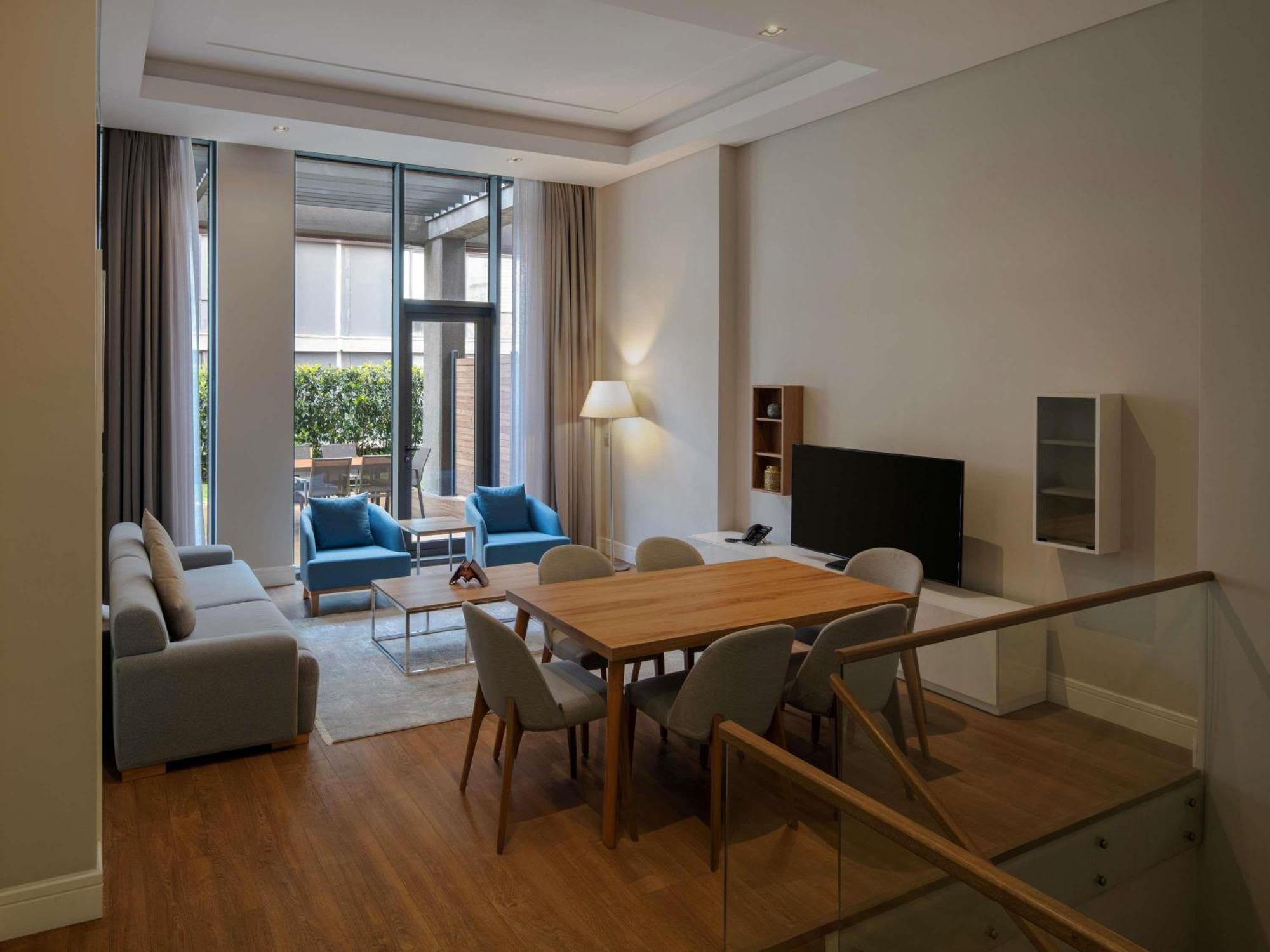 ホテル Movenpick Living Istanbul West エクステリア 写真