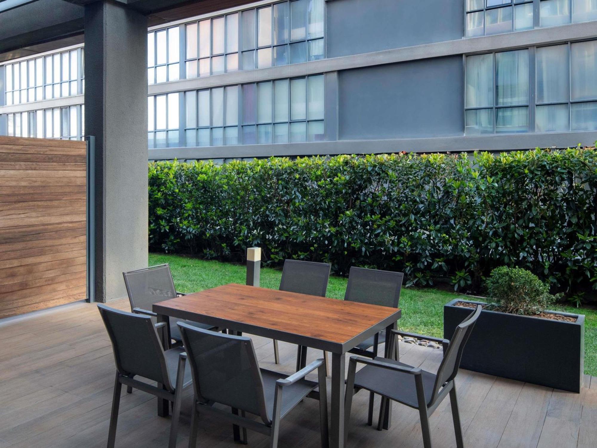 ホテル Movenpick Living Istanbul West エクステリア 写真