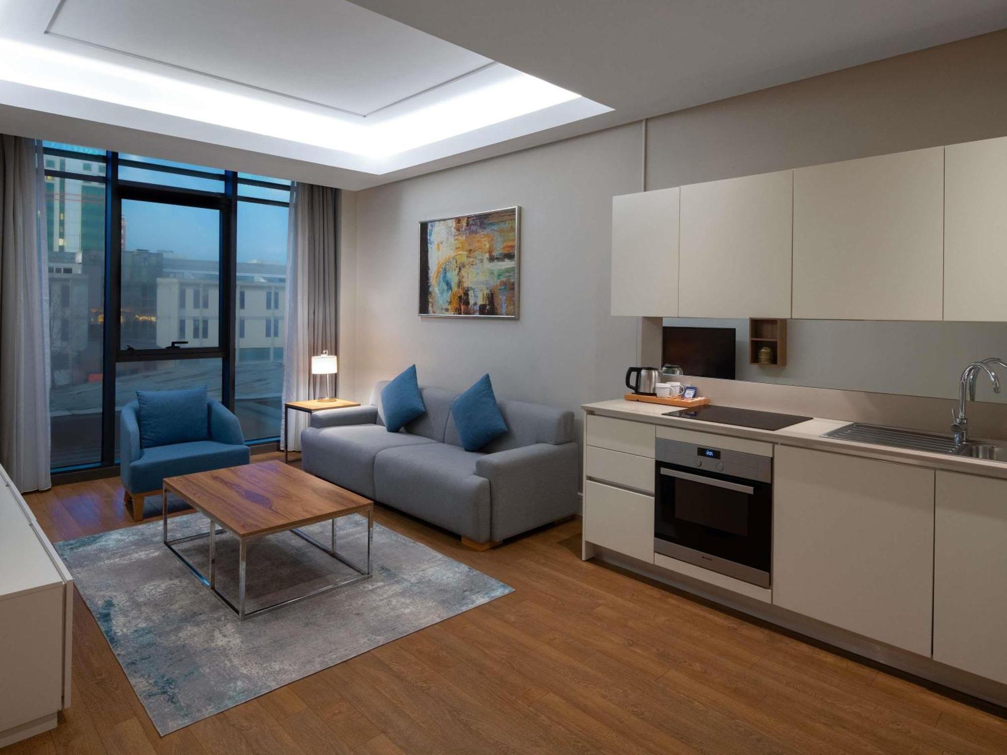 ホテル Movenpick Living Istanbul West エクステリア 写真