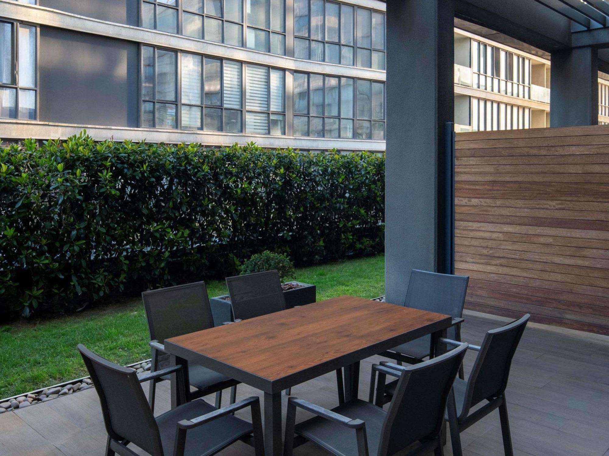 ホテル Movenpick Living Istanbul West エクステリア 写真