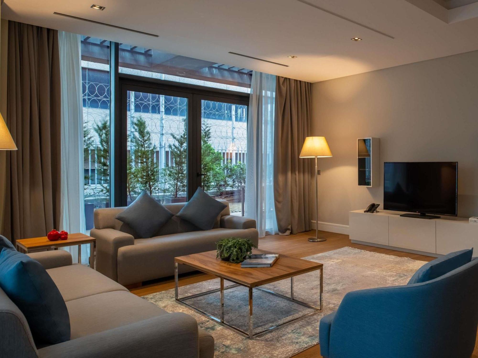ホテル Movenpick Living Istanbul West エクステリア 写真