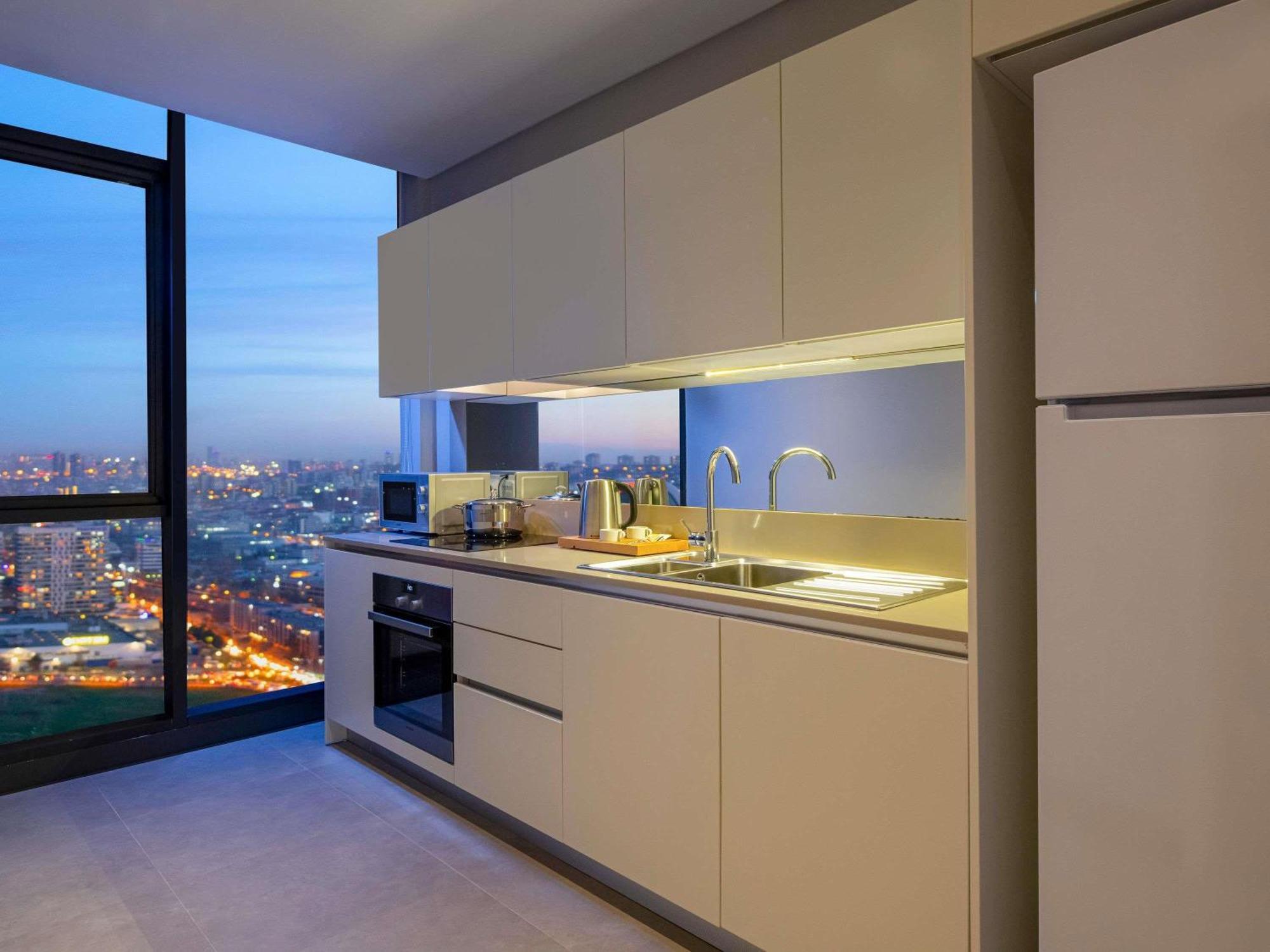 ホテル Movenpick Living Istanbul West エクステリア 写真