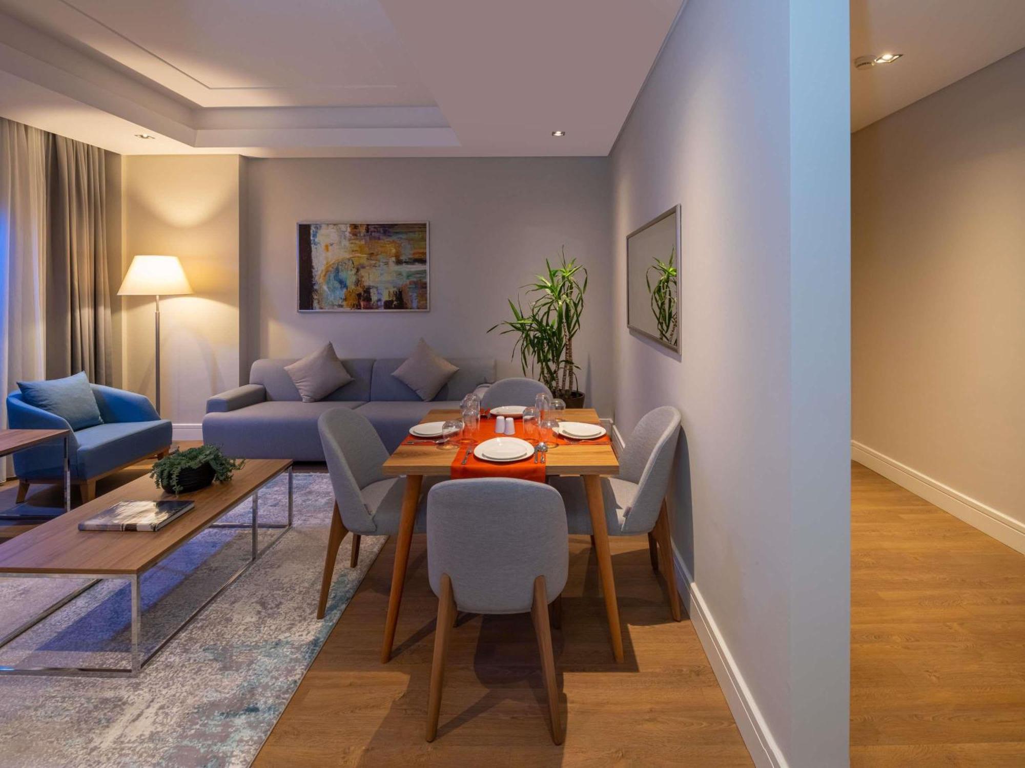 ホテル Movenpick Living Istanbul West エクステリア 写真