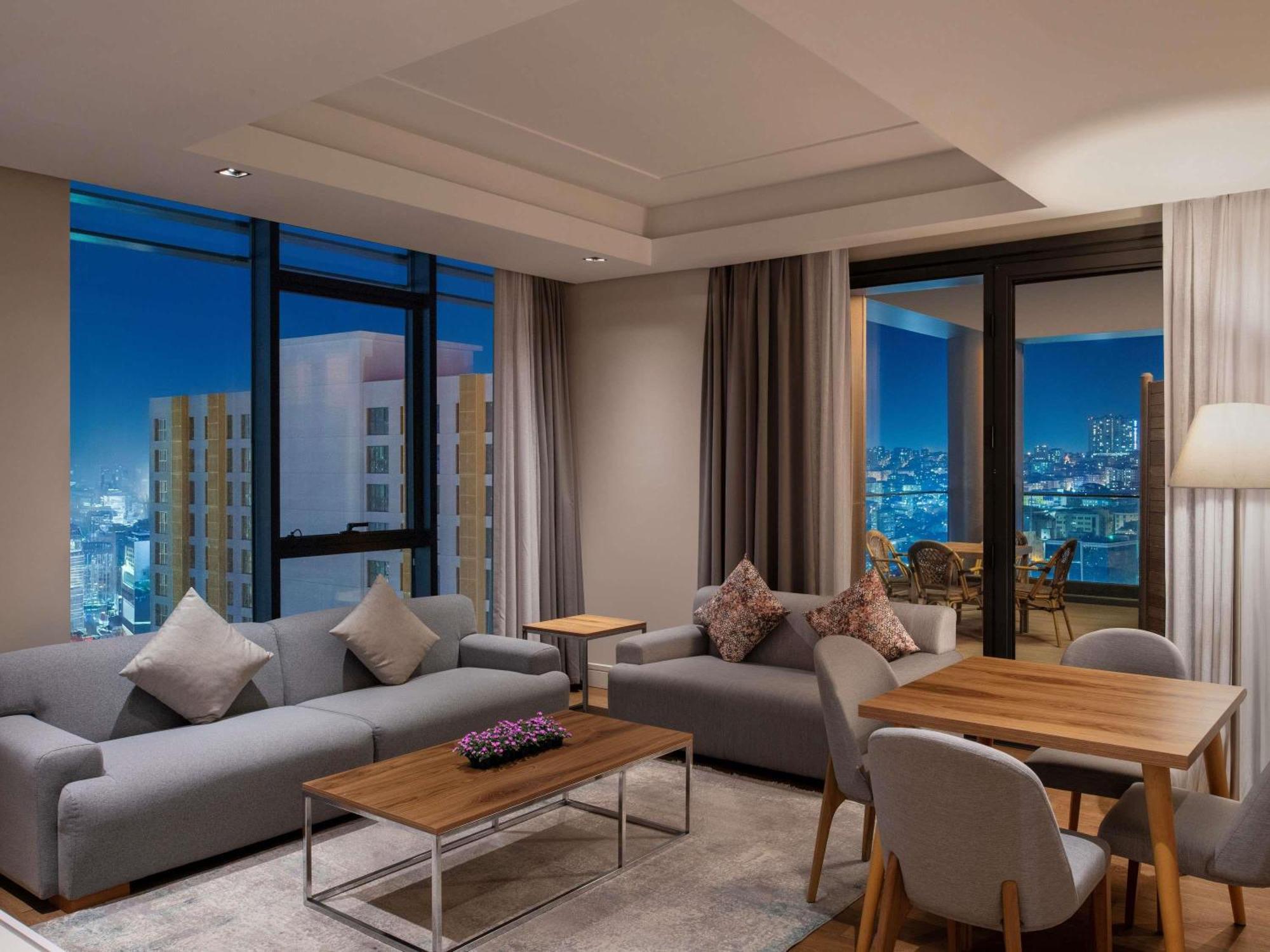 ホテル Movenpick Living Istanbul West エクステリア 写真